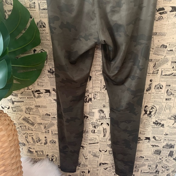 Lululemon Wunder under pant camo savasana green 6 - Picture 7 of 9
